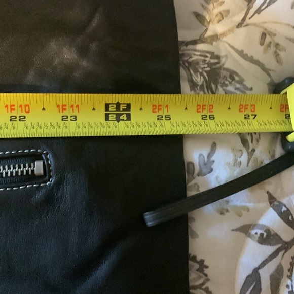 Gorgeous black leather jacket. - Picture 4 of 7